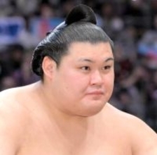大の里がヒヤリ４勝目　先場所敗れた隆の勝に雪辱　前日の敗戦引きずらず