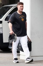 【巨人】リチャードが沖縄尚学の大先輩にあいさつ　昨夏の甲子園優勝校の卒業生