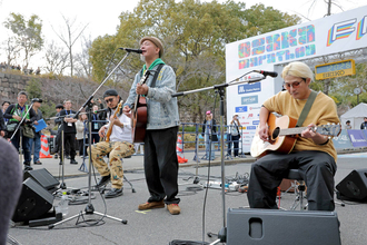 かりゆし５８が大阪マラソンでデビュー２０周年スペシャルライブ開催　新屋行裕と中村洋貴がフルマラソン完走「自己記録を３０分更新したので、すごくいい日でした」