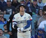 「ドジャース、１回表シーハンがプレーボール２球目に先頭弾被弾→１回裏に大谷翔平が先頭弾返し　電光石火の同点劇に本拠地熱狂」の画像1