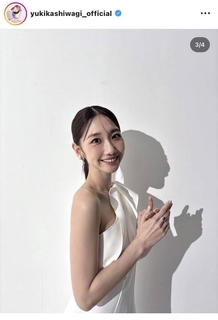 「究極の美！」柏木由紀、真っ白なワンショルダードレス姿がまるで「ギリシャ神話の女神」「世界一輝いてる」と反響の声