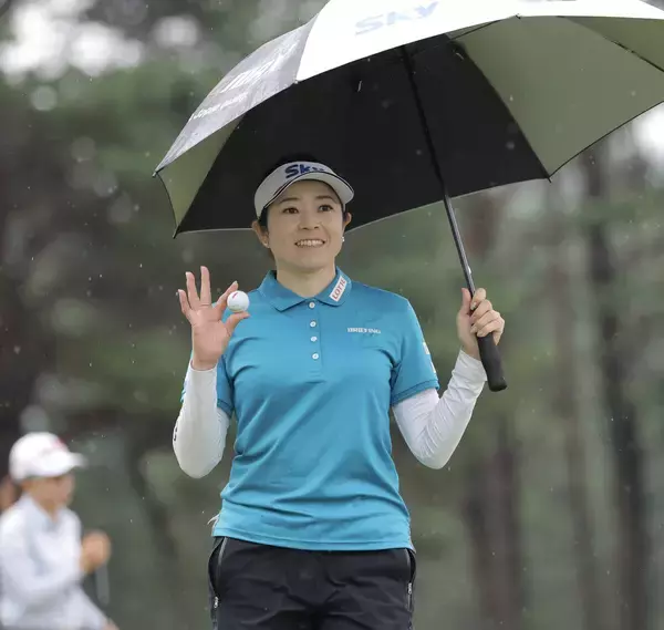 【女子ゴルフ】仲宗根澄香が単独首位守り後半へ　永井花奈、河本結が猛追中　最終組が前半終了