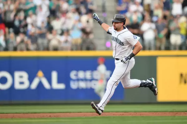 ローリーがメジャータイ記録４打数連続アーチ　２試合にまたがって記録　昨季６０本塁打→今季は打率１割台