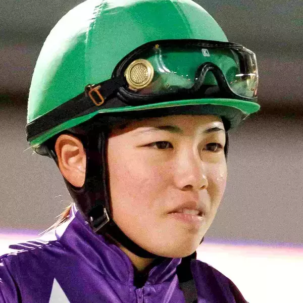 衝撃的な落馬シーンに「初めて見た」「大丈夫なん…」心配の声が相次ぐ　新潟３Ｒで谷原柚希騎手がアクシデント