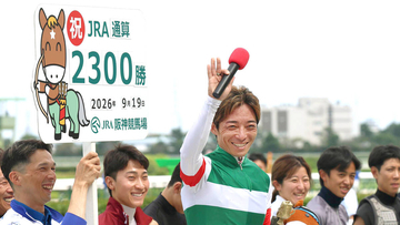 川田将雅騎手がＪＲＡ通算２３００勝達成　セレモニーに遅れて参加の武豊騎手に「これで豊さんを怒らずに済むなと思います」と場内沸かす