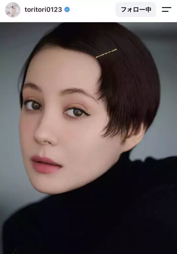 人気モデル、最新姿が雰囲気ガラリ！「語彙力失う」「また…！？」フォロワー騒然「ママさんだった」トリンドル玲奈