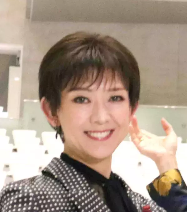 姿月あさと、宝塚を「辞めて２６年たつんですけど…」男性と手をつなぐ際のいまだ直らないしぐさ激白