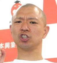 Ｒ―１王者・今井らいぱち「相席食堂」で体当たりロケ　干潟の牡蠣漁の最中にロケ車が水没ピンチ！？