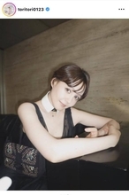 １児の母になったトリンドル玲奈、胸元ざっくり！肌見せワンピース姿にうっとり…「見とれちゃいます」「最高に素敵」