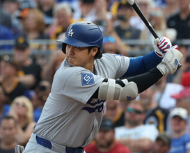 大谷翔平、１打席目は激走二塁打！　左膝不調で投手復帰不透明も打者で万全アピール…後半戦初アーチなるか