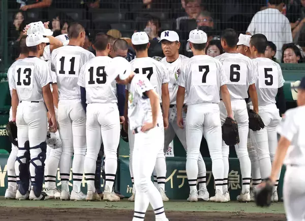 【甲子園】佐野日大が２５年ぶり初戦突破　エース鈴木有、聖隷クリストファー・高部陸との投手戦制した　１－０無四球完封　「よく我慢してくれた」元阪神の麦倉洋一監督が甲子園１勝
