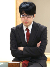 服部慎一郎七段、逆転で竜王戦挑戦権獲得「棋聖戦の反省を踏まえて思いっきりぶつかっていきたい」６月棋聖戦以来の２度目のタイトル戦