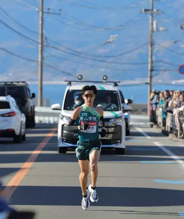 【箱根駅伝・７区まとめ】青学大が３連覇へトップ快走　国学院大は高山豪起が区間賞で２位浮上