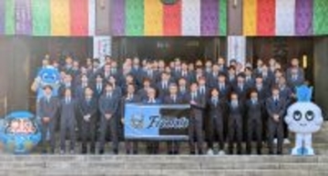 川崎・長谷部監督「今年は笑顔で終われるように」　ＭＦ脇坂「特別な年に」…川崎大師で恒例の必勝祈願