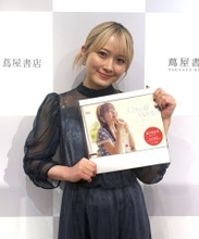 森戸知沙希、昭和レトロなカレンダーを発売「ノスタルジーな空気感に自然と溶け込むことを意識して撮影しました」