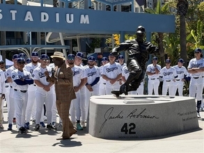 大谷翔平、「ジャッキー・ロビンソン・デー」の試合前セレモニーには不在　山本由伸、佐々木朗希ら両軍ナインが参加…背番号「４２」で自身初登板へ