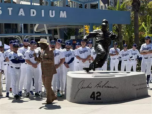 大谷翔平、「ジャッキー・ロビンソン・デー」の試合前セレモニーには不在　山本由伸、佐々木朗希ら両軍ナインが参加…背番号「４２」で自身初登板へ