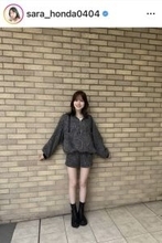 明大進学・本田紗来、ショーパンの「大学コーデ」が超キュート！「足ほっそい」「オーラは隠せない」「スタイル良すぎ」と反響