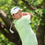 「【男子ゴルフ】初出場の出利葉太一郎が首位ターン　片岡尚之、坂本雄介が２位で追走…第３日」の画像1