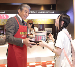 舘ひろし、地元で観客にポップコーン手渡し「ちゃんと渡せてよかった」