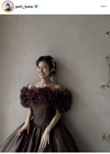 恒松祐里、大胆デコルテ見せのドレス姿「なんて美しくて素敵なドレス」美しいーー！！」「めちゃめちゃ新鮮」