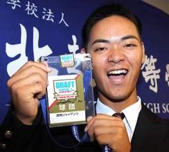 【巨人】親戚は赤ゴジラ→監督はゴジラ…周囲から「ゴジラから逃げられなくなったね」育成３位嶋武仁に指名あいさつ「感動」松井監督から直筆サイン
