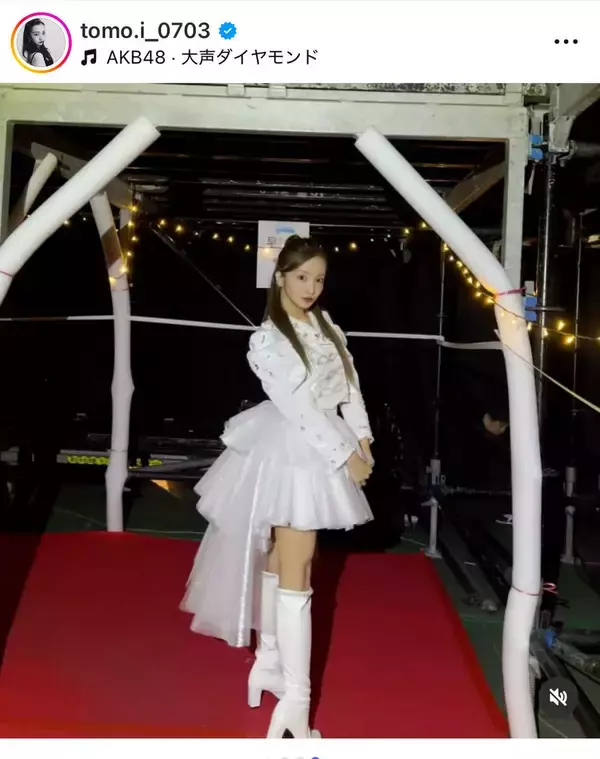 板野友美「ステージの下はこんな感じ」ＡＫＢライブの裏側を公開　最強エースとの２ショに「最強です」の声