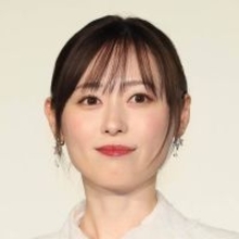 福原遥、「原色美女図鑑」のショットを公開！「まさに美女」「撃ち抜かれるかわいさ」などファンもん絶