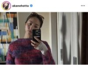 堀田茜、独自の世界観あふれるセルフショットに反響「唯一無二で別格の女優さん」「あかねちゃんにしか出せない雰囲気」