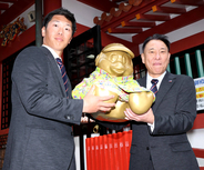 【ヤクルト】新選手会長の古賀優大が神社参拝「優勝　健康第一」