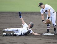 【巨人】小林誠司が泥んこに　ヘッドスライディングで真っ黒に…大ハッスルで盛り上げる