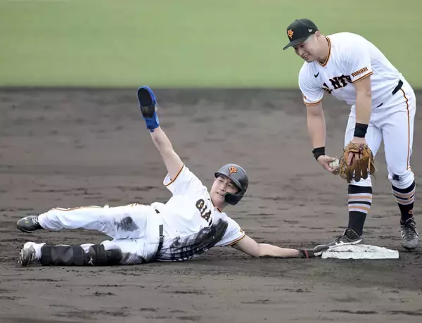 【巨人】小林誠司が泥んこに　ヘッドスライディングで真っ黒に…大ハッスルで盛り上げる