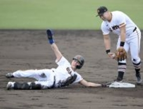 【巨人】小林誠司が泥んこに　ヘッドスライディングで真っ黒に…大ハッスルで盛り上げる