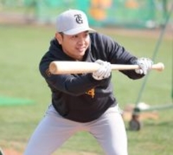 【巨人キャンプルポ】これぞ一級品！？　左投右打の石川達也のバント技術に選手もほれぼれ