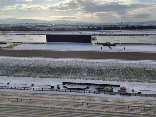 「会社休んだ意味なくなった」「ラジオが...」２日連続で雪のイタズラにファン悲鳴　９日の京都競馬も中止