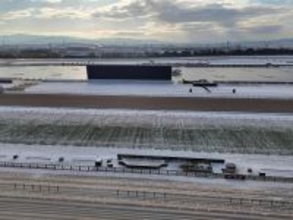 「会社休んだ意味なくなった」「ラジオが...」２日連続で雪のイタズラにファン悲鳴　９日の京都競馬も中止