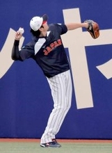 大谷翔平がキャッチボール→客席に投げ込み→争奪戦→まさかの“記念撮影会”　バンテリンドームが大フィーバー