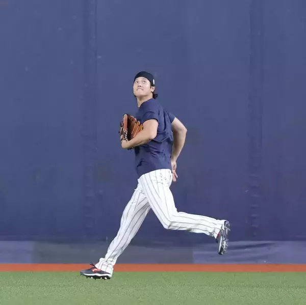大谷翔平がセンター守備で美技披露　侍ジャパンが京セラドームで練習　村上のフリー打撃にも熱視線