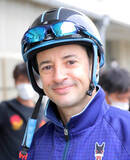 「ルメール騎手が中山牝馬Ｓで過怠金１０万円　最後の直線で外側に斜行し２頭に影響及ぼす　」の画像1