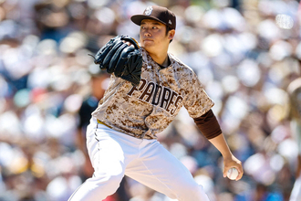 パドレス松井裕樹、無死満塁からリリーフ　右犠直＆レーザービーム併殺で切り抜けるもイニングまたぎで今季初被弾など２発浴びる