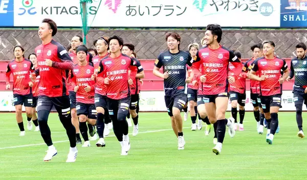 【Ｊ２札幌】本拠地の札幌・宮の沢で練習を開始　秋春制移行で地元での調整可能となり川井健太監督「メリットしかない」