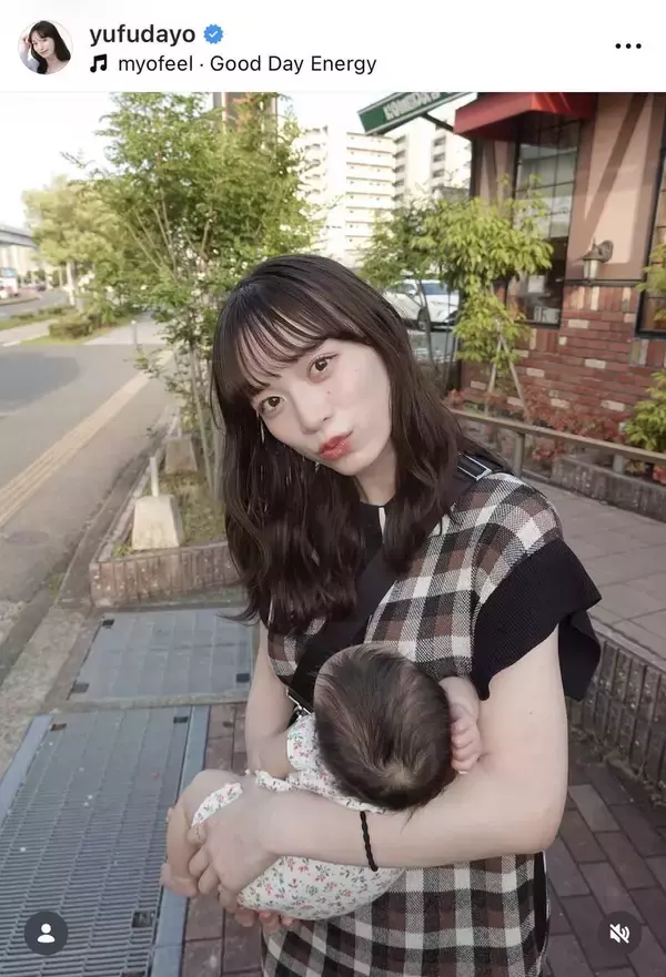 「綺世くんもご一緒ですか？」Ｗ杯日本代表・上田綺世のモデル美人妻　まな娘と２ショ！「お母さんの顔」由布菜月