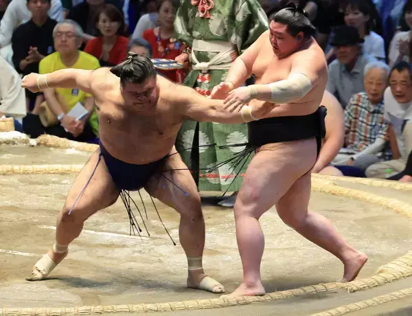 高安、苦手・正代に５年ぶりの白星「分が悪い相手だったので気を引き締めた」　１敗守ってトップに並ぶ