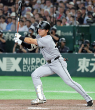 【巨人】また新ヒーロー！　今季初昇格＆即スタメンの岡田悠希が決勝打「金城コーチありがとうございます」　逆転連勝で首位キープ　先発の小笠原が２勝目