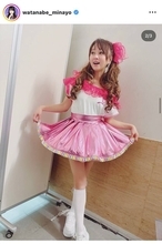 ５７歳・渡辺美奈代、ミニスカから美脚スラリ！ツインテールのピンクコーデが「もう可愛すぎ」「フランス人形みたい」