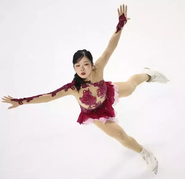 【フィギュア】中井亜美が痛恨のミスで３位発進　２連覇を目指すフランス大会はフリーでの逆転Ｖを狙う