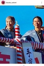 手塚理美　イケメン次男が「お母さん似」「めっちゃカッコイイお姿」「素敵です」２ショット…父は真田広之