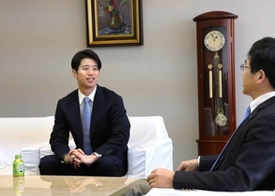 元広島・宇草孔基が出身地の東京・墨田区の山本享区長を表敬訪問、新天地チェコ野球リーグでの目標「首位打者＆優勝」