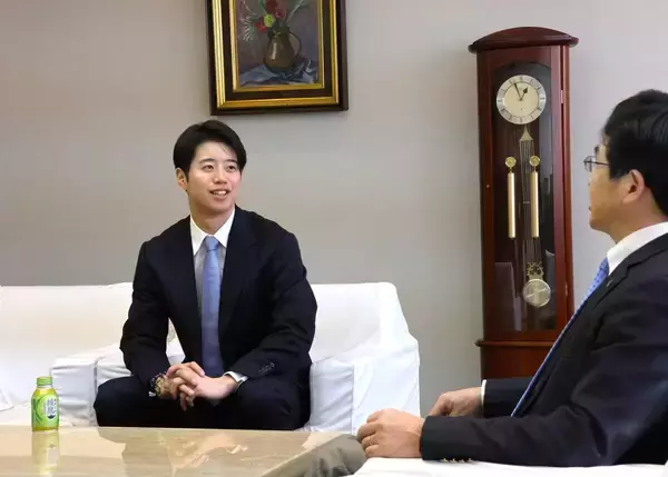 元広島・宇草孔基が出身地の東京・墨田区の山本享区長を表敬訪問、新天地チェコ野球リーグでの目標「首位打者＆優勝」