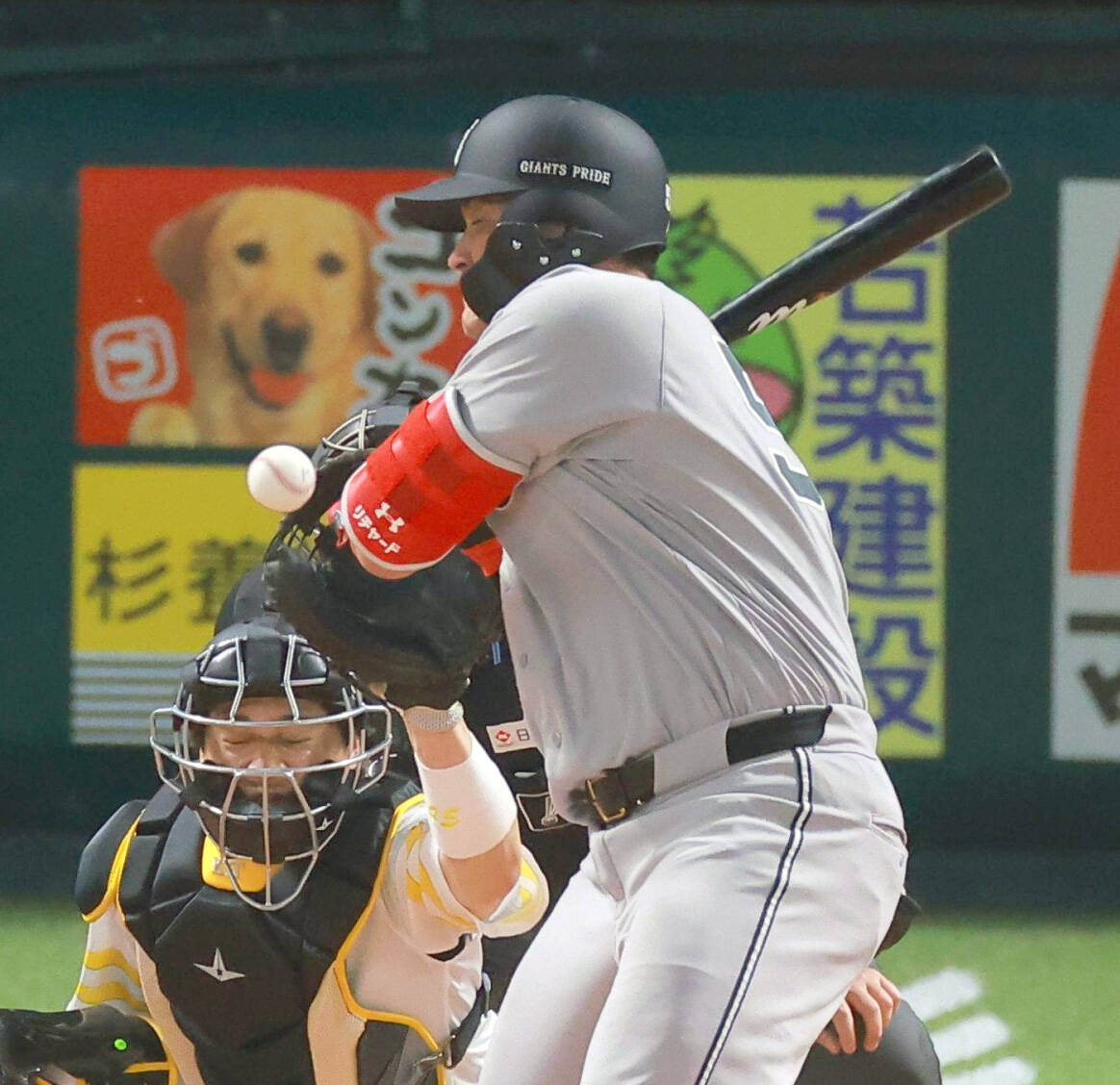 巨人に悲劇！リチャードが左第五中手骨骨折の診断…ソフトバンク戦で死球受け